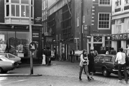 Kop van de Zeedijk gezien vanaf de Prins Hendrikkade, Bestanddeelnr 931-7168
