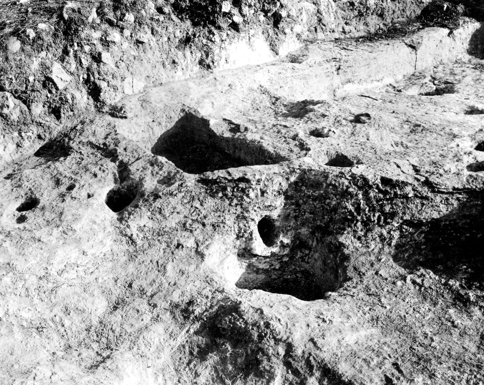 Kultplatsen under grav 1 från norr. Paleoskoutella - SMVK - C01407