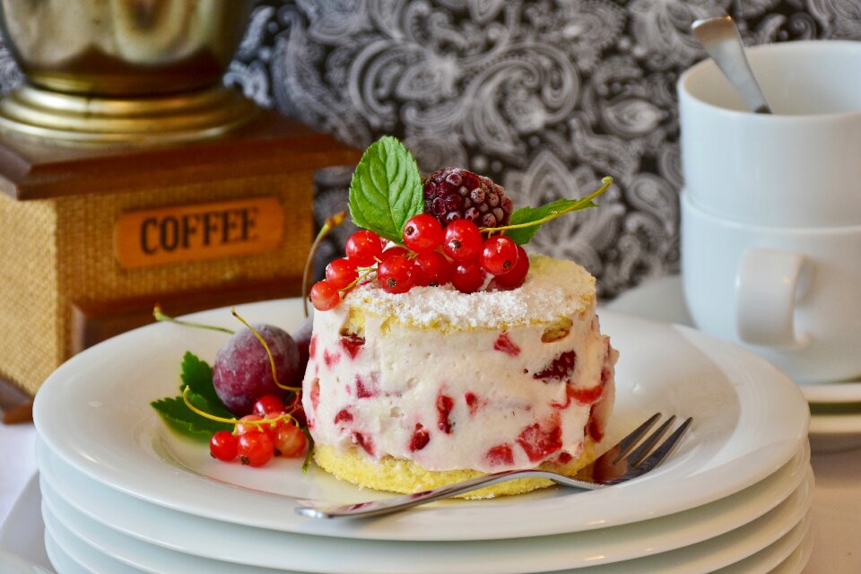 Strawberry cake bisquit dessert