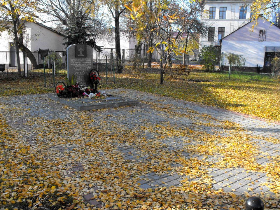 Kuibyshev street (ul Dluga) - Holocaust memorial 1a