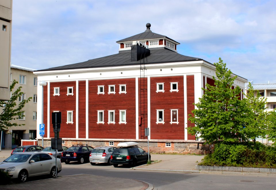 Kruunumakasiini Oulu 20120614