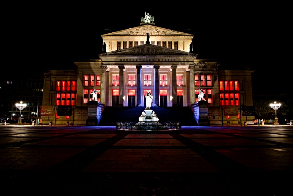 Konzerthaus Berlin at night 2021-01-17 pixel shift 01
