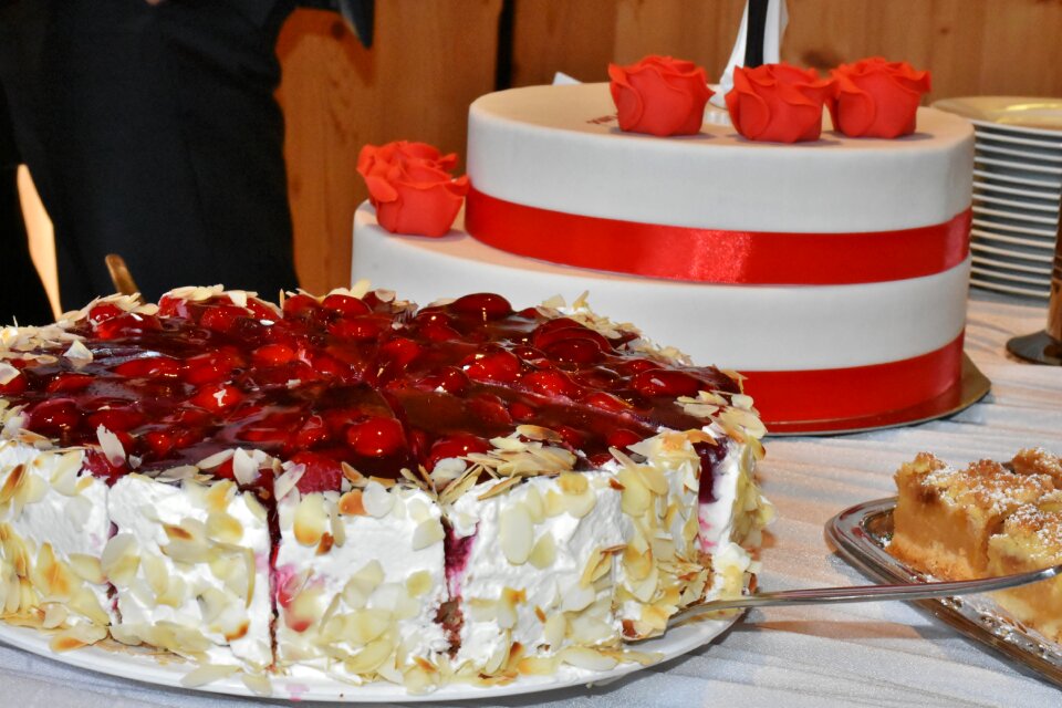 Ornament berry cake decoration