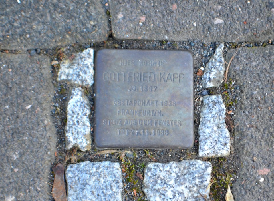 Kronberg, Oberer Aufstieg 2, Stolperstein Gottfried Kapp