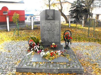 Kuibyshev street (ul Dluga) - Holocaust memorial 1b