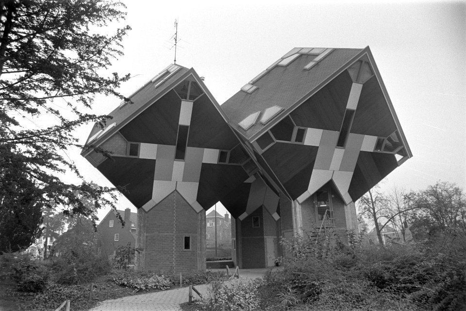 Kubuswoningen in Helmond van architect Piet Blom, Bestanddeelnr 929-4130