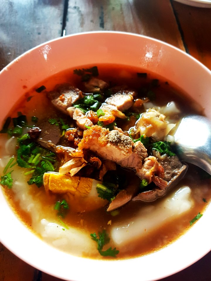 Kuaichap (rolled noodle soup with intestines), Chiang Mai, 2018-07-28 (2)