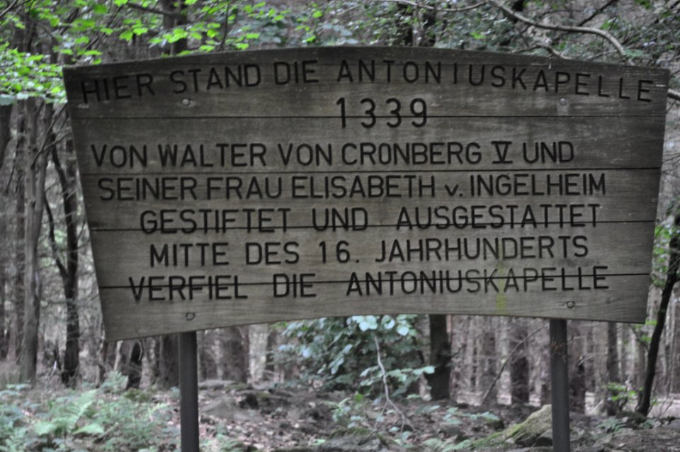 Kronberg, Antoniuskapelle, Schild