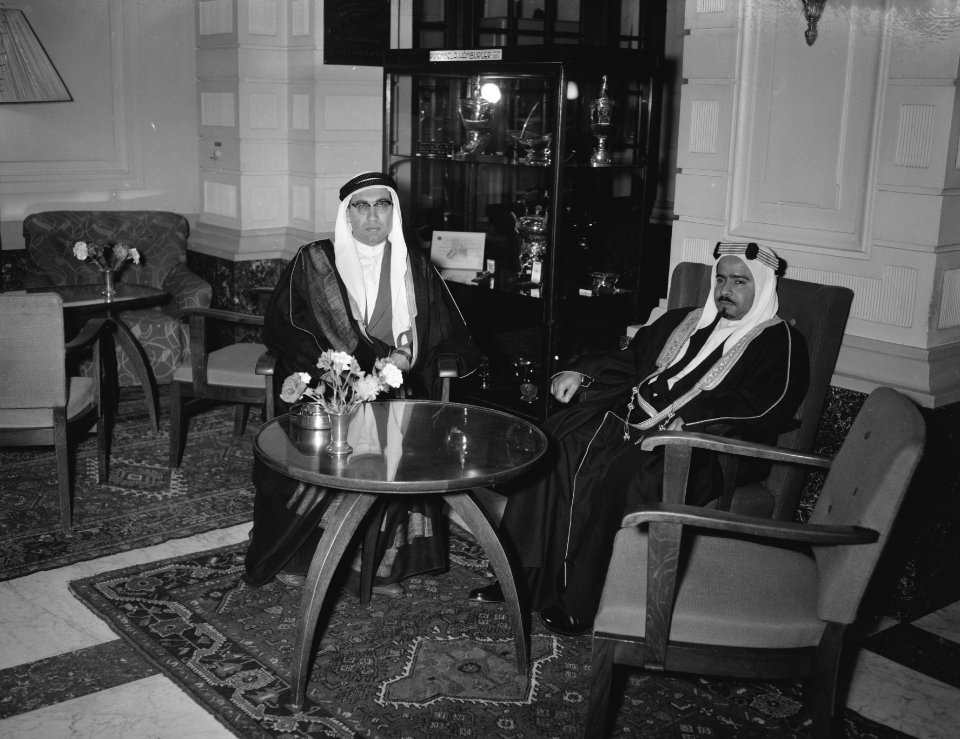 Kroonprins van Bahrein in Amsterdam, Shaik Salman Al Khalifa Sheikh Esa (rechts), links prins Sahman Al Khalifa Van Bahrein, Bestanddeelnr 909-7756