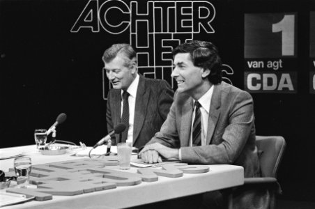 Kroonprinsen, debat voor VARA-tv De Koning (l) en Lubbers (r), Bestanddeelnr 932-3124
