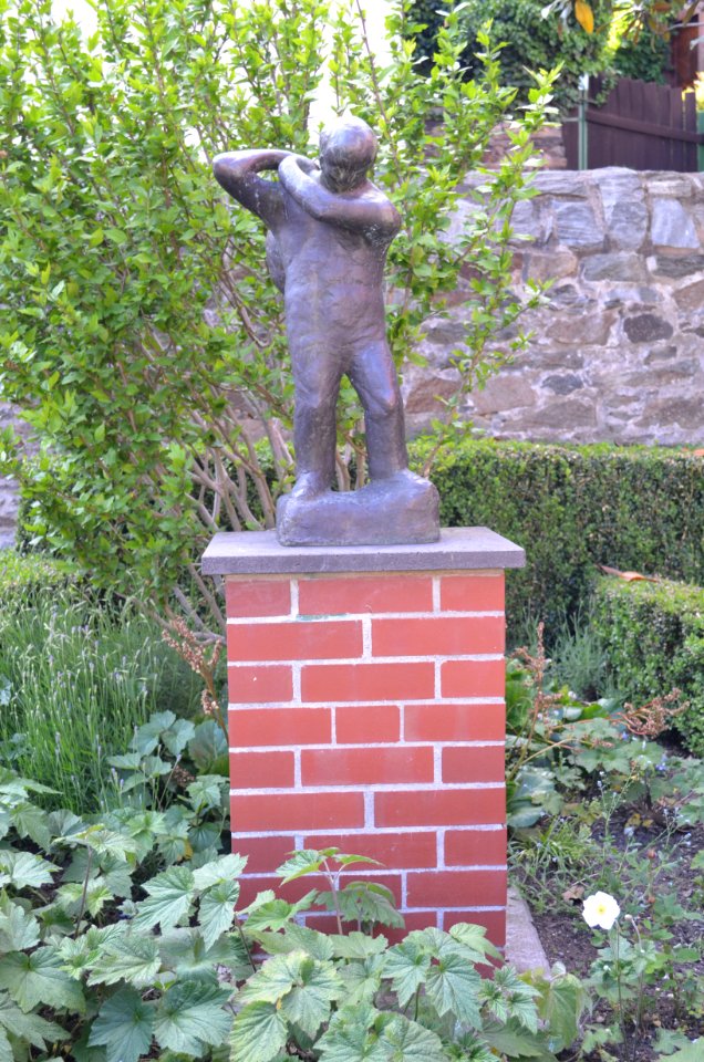 Kronberg, Zehntscheunenplatz, Skulptur