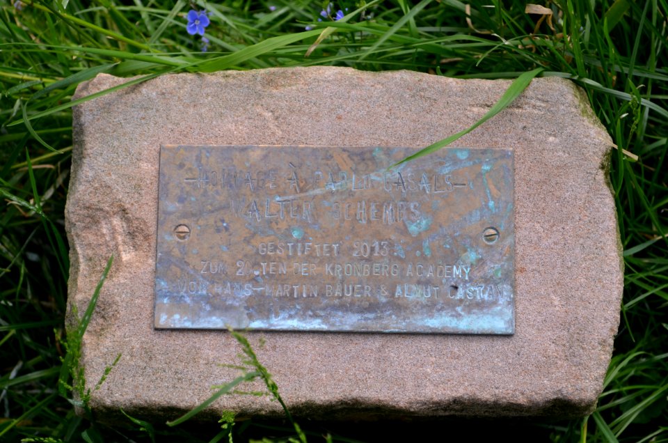 Kronberg, Victoriapark, Hommage a Pablo Casals, Tafel
