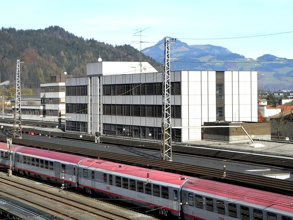 Kufstein, Bahnhof von der Bahnsteigseite, 1