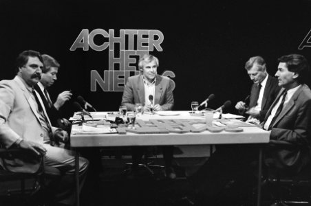 Kroonprinsen, debat voor VARA-tv met Van der Louw , Van Dam (PvdA), minister D, Bestanddeelnr 932-3122