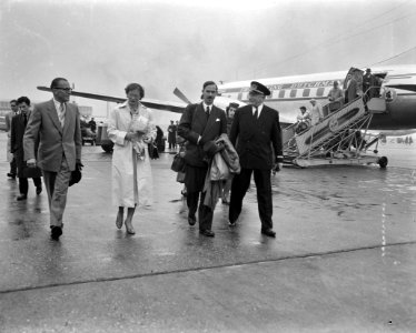 Kroonprins Jean en Prinses Josephine Charlotte van Luxemburg op doorreis op Schi, Bestanddeelnr 907-8164 photo