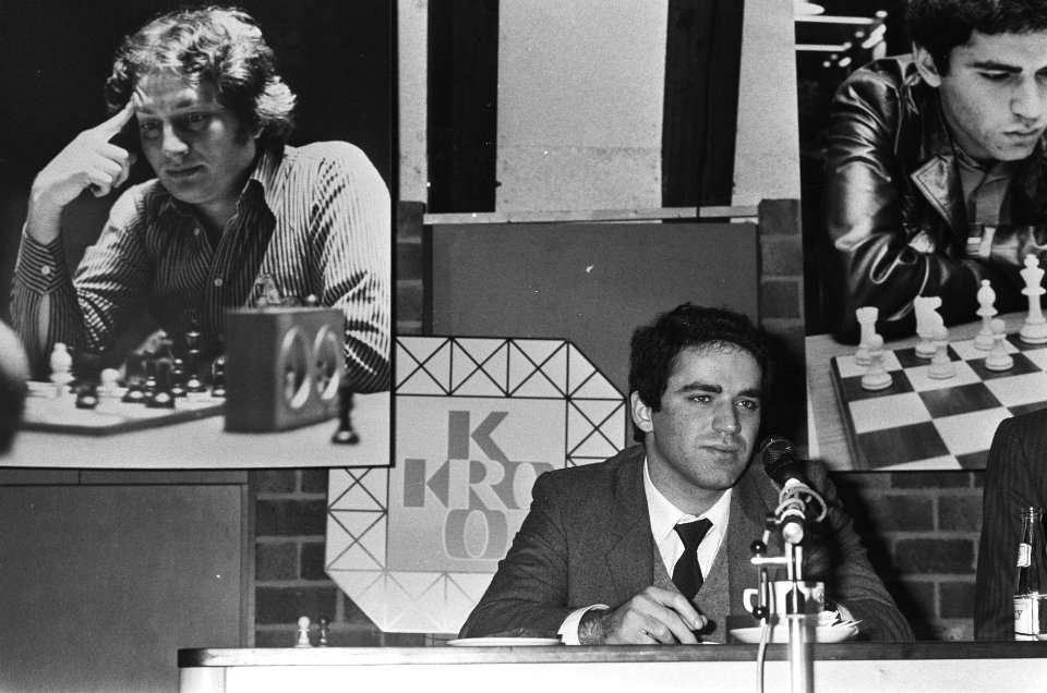 KRO-schaaktweekamp tussen Kasparov en Timman. Garri Kasparov tijdens persconfere, Bestanddeelnr 933-5131