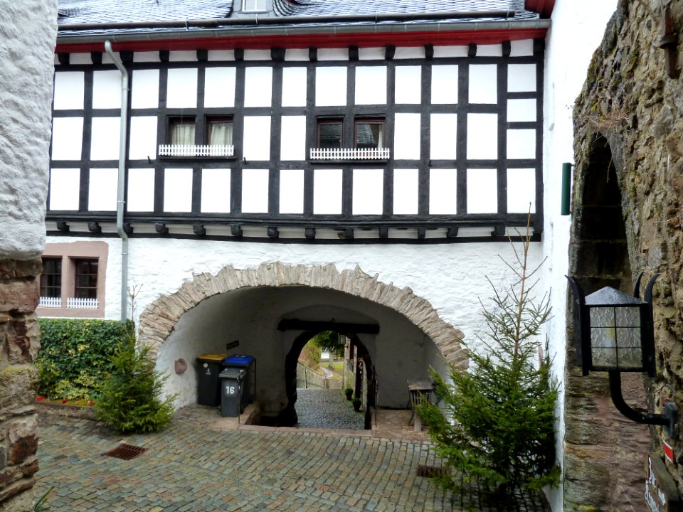 Kronenburg-gesehen von Burgruine Kronenburg
