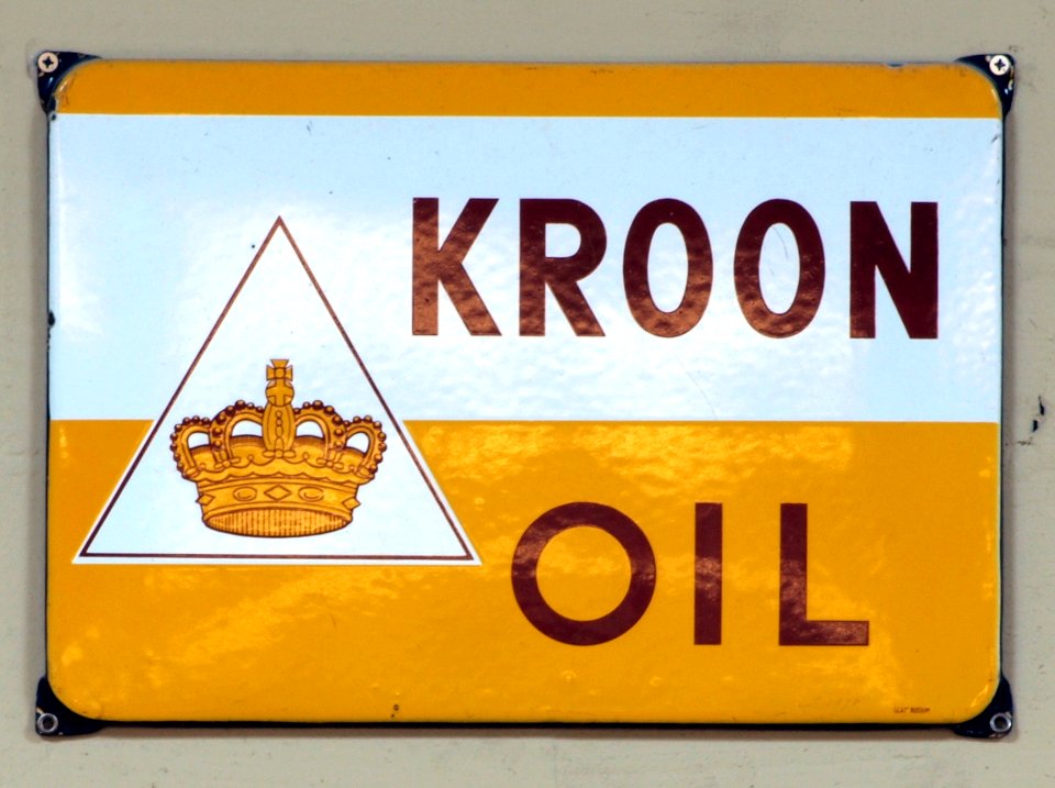 Kroon Oil enamel advert sign at the den hartog ford museum pic-077
