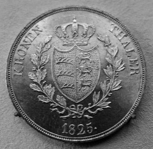 Kronentaler, Wurttemberg, 1825 - Bode-Museum - DSC02629 - black and white