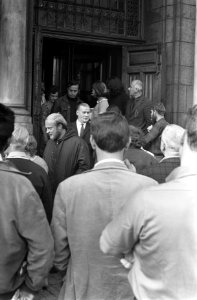 Kunstenaars demonstreren tegen de BBK kunstenaars en publiek moesten het Rijksm, Bestanddeelnr 922-7732