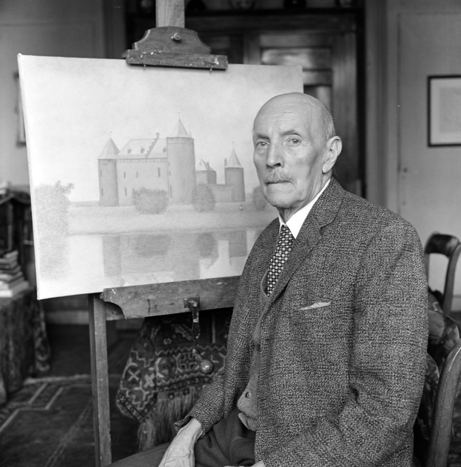 Kunstschilder J Hower Droeze 85 jaar voor een van zijn werken het Muiderslot, Bestanddeelnr 913-6797