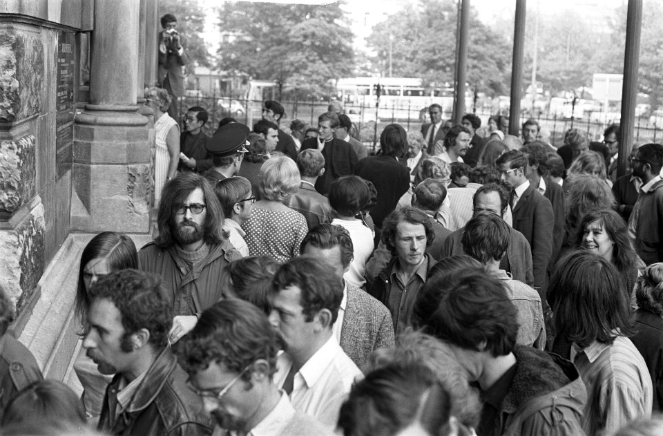 Kunstenaars demonstreren tegen de BBK tocht van Rijksmuseum naar stedelijk Muse, Bestanddeelnr 922-7733