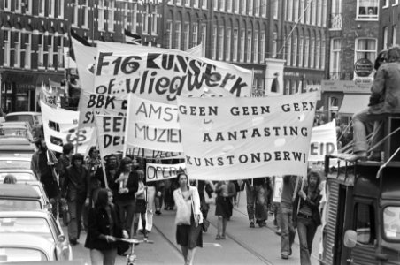 Kunstenaars demonstreren tegen beleid CRM minister Van Doorn in Amsterdam, overz, Bestanddeelnr 928-6114