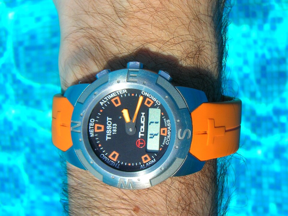 Time of clock face wrist watch