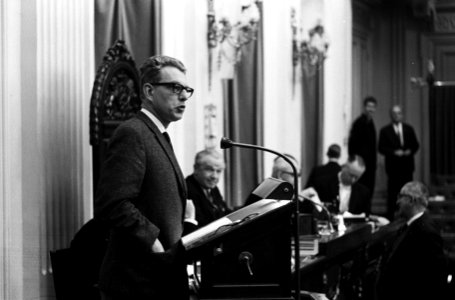 Kwestie legering Duitse militairen in Budel in Tweede Kamer , de heer Bakker CPN, Bestanddeelnr 915-0239