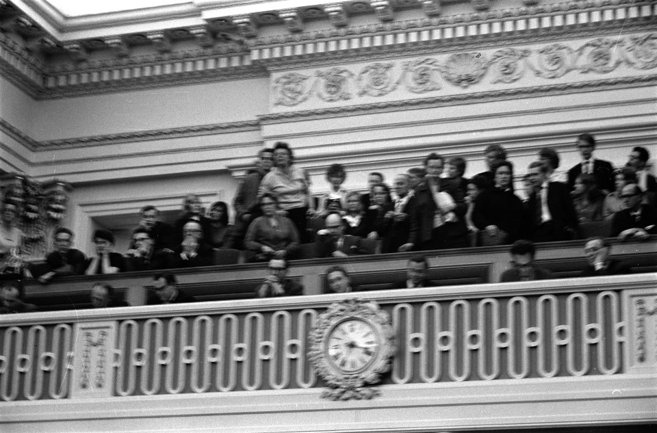 Kwestie legering Duitse militairen in Budel in Tweede Kamer , een bode verwijder, Bestanddeelnr 915-0246