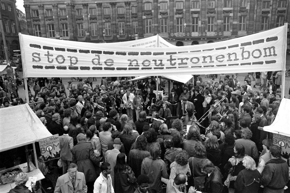 Kunstenaarsprotest tegen neutronenbom op de Dam, Bestanddeelnr 929-4132