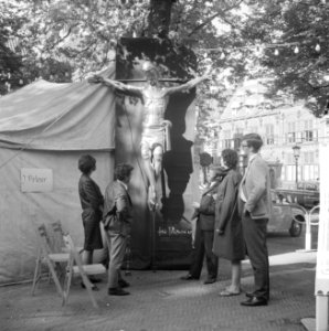 Kunstmarkt in Utrecht (beeldhouwer Jose Pirkner), Bestanddeelnr 914-0420