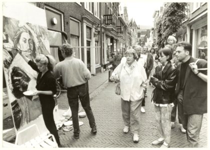 Kunstmarkt in de Schagchelstraat. NL-HlmNHA 54031500