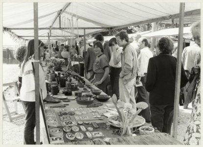 Kunstmarkt op de Westkolk ziende naar het zuiden. NL-HlmNHA 54010060