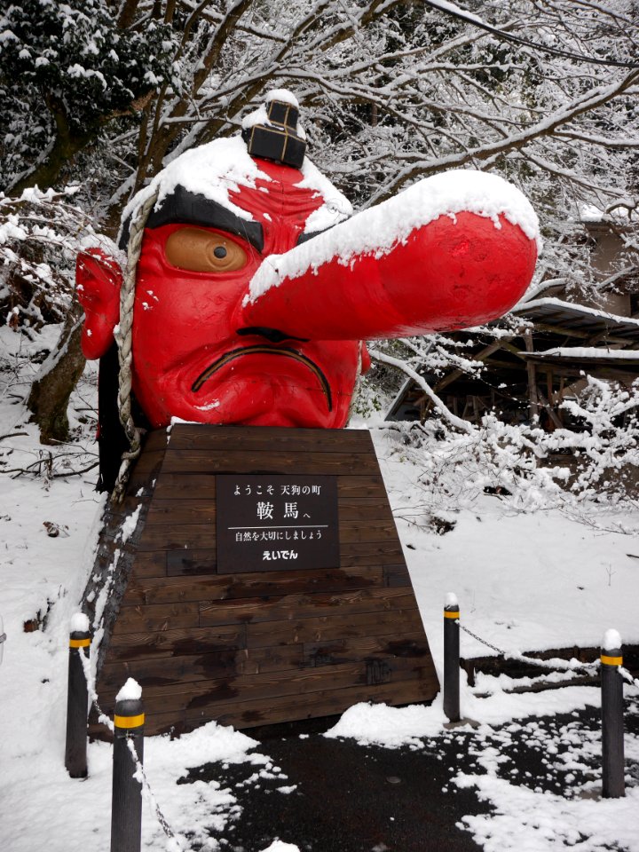 Kurama tengu statue covers with snow 20180114 02