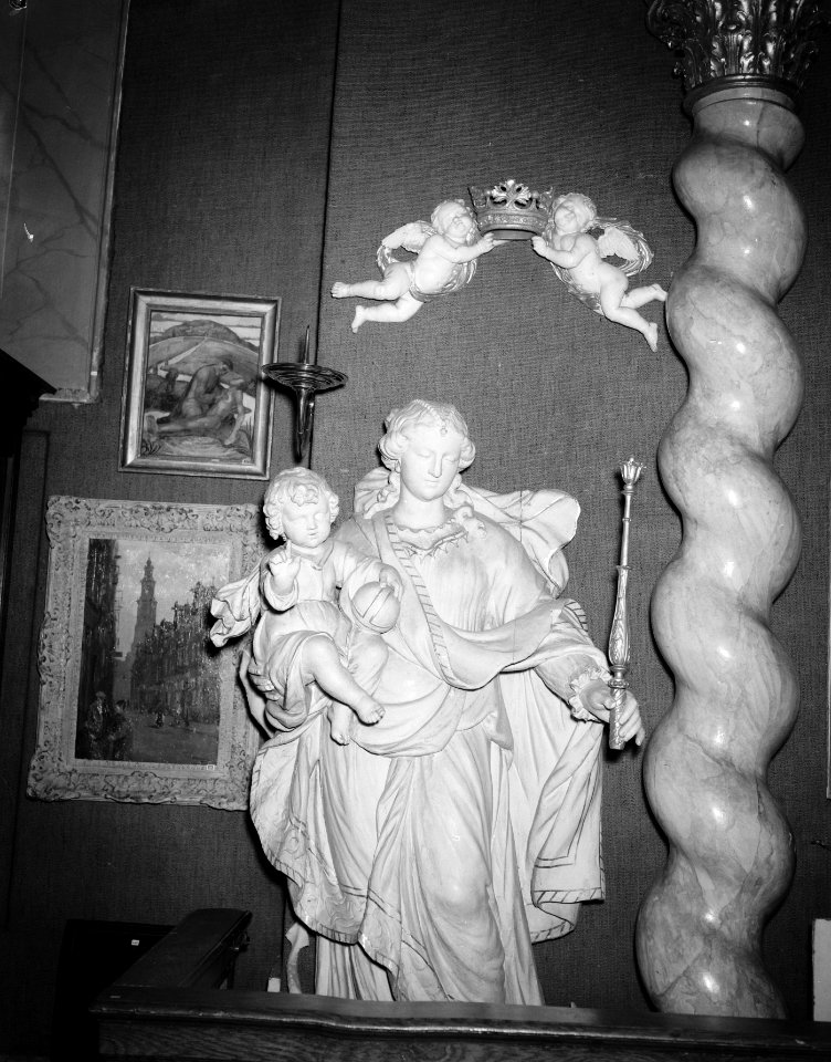 Kunstveiling bij S J Mack van Waay , beeld Maria met he kind, Bestanddeelnr 909-1242