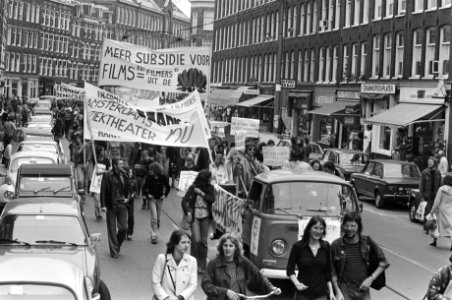 Kunstenaars demonstreren tegen beleid CRM minister Van Doorn in Amsterdam, overz, Bestanddeelnr 928-6115