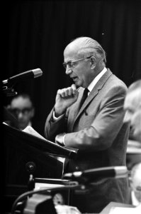 Kwestie Verolme in Tweede Kamer door een interpellatie van drs. Nederhorst (PvdA, Bestanddeelnr 922-8217