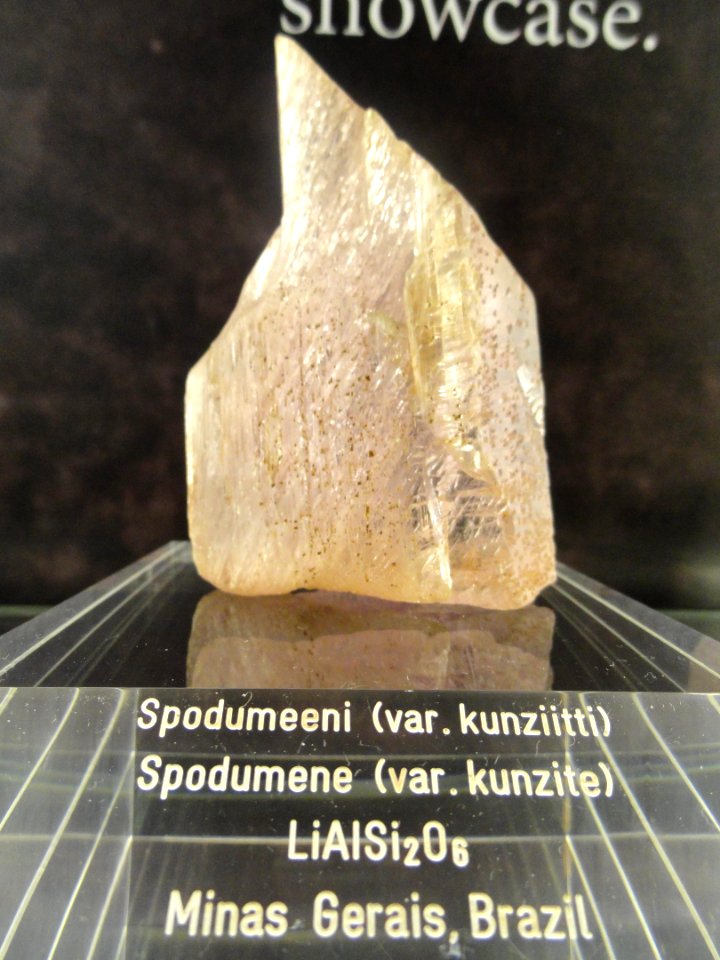 Kunzite - Mineral Cabinet (Arppeanum) - DSC05500