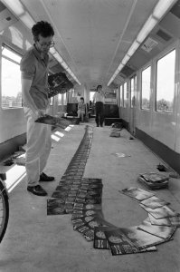 Kunst in Amsterdamse metro in het kader van zomerfestijn Amsterdam Cultrele Hoof, Bestanddeelnr 934-0252