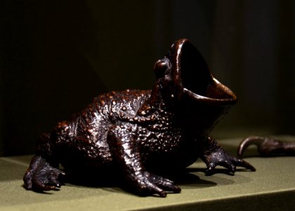 Kunsthistorisches Museum 09 04 2013 Toad Sand shaker