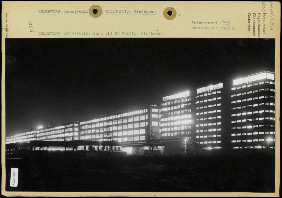 Kunstverlichting bij de Philipsfabrieken te Eindhoven, Bestanddeelnr 256-3259