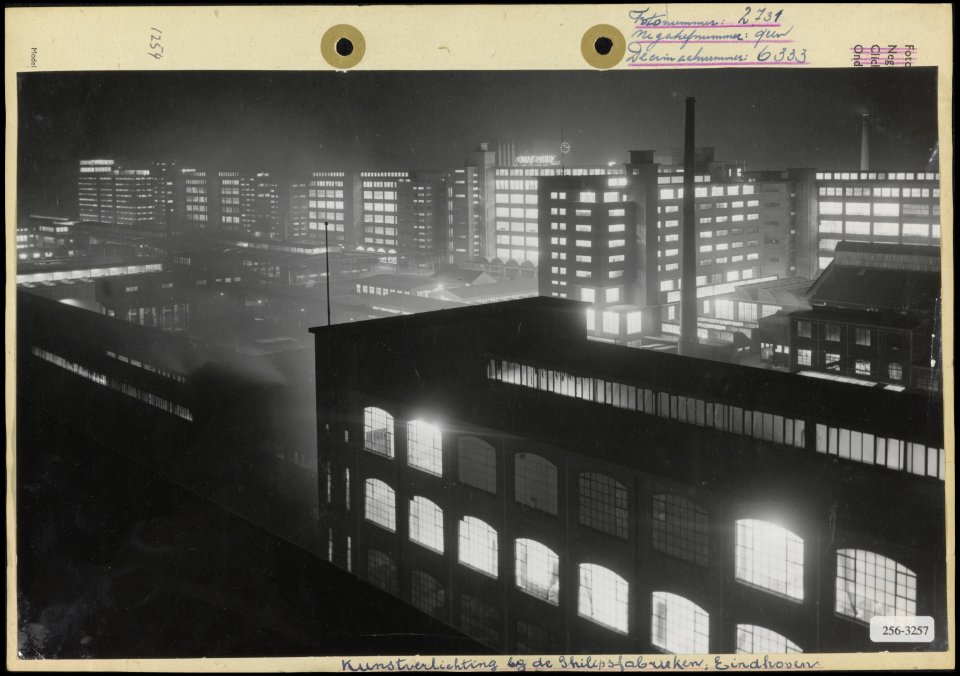 Kunstverlichting bij de Philipsfabrieken te Eindhoven, Bestanddeelnr 256-3257