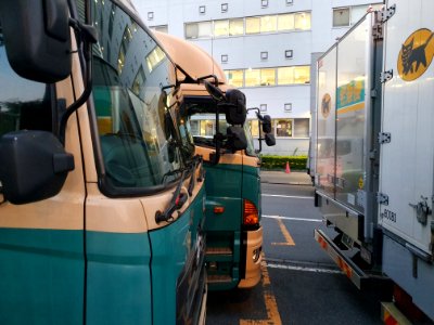 Kuroneko Yamato trucks in Ariake at ヤマト運輸東京主管支店