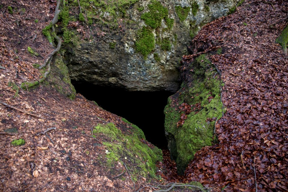 Kuppenloch (D 27) 01