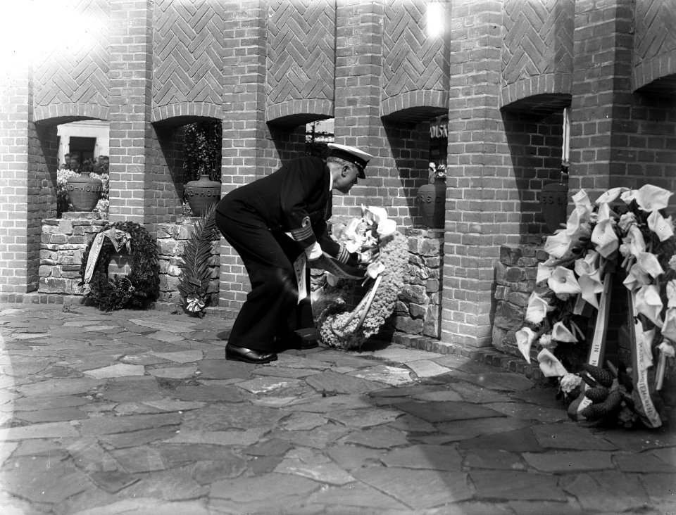 Kranslegging bij het Nationaal Monument op de Dam, Bestanddeelnr 902-7759