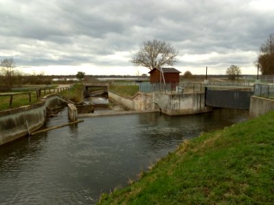 Kraichbach, Abzweig des Kriegbachs am Schneidemühlwehr