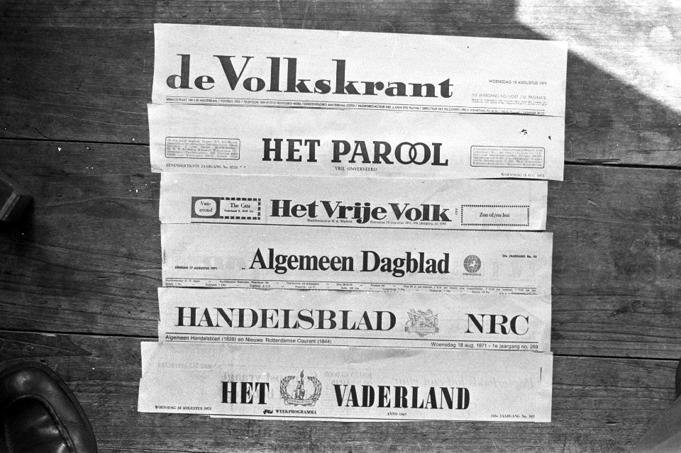 Krantenkoppen van HVV, NDU en Perscombinatie, Bestanddeelnr 924-8373