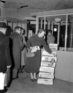 Krantenverkoop volgens Engels systeem station, Bestanddeelnr 906-3397