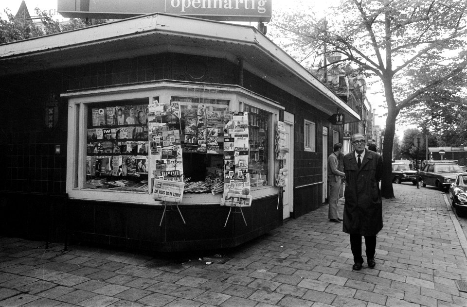 Kranten- en tijdschriftenkiosk op het Rembrandtplein Amsterdam, die gaat verdwij, Bestanddeelnr 922-8256